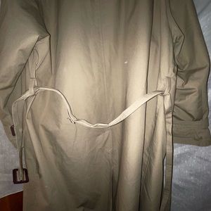 Beautiful like new long men’s vintage trenchcoat 42R
